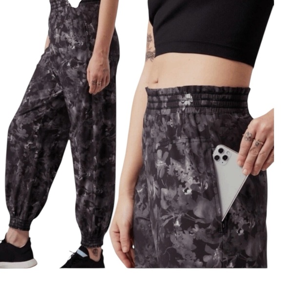 ATHLETA Savannah Floral Joggers in Black/Gray Size 6 -- A MUST IN YOUR CLOSET!!! - Picture 2 of 8